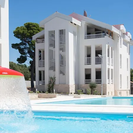 Mala Dalmacija By Mediteran Travel Aparthotel