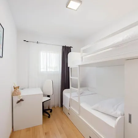 Mala Dalmacija By Mediteran Travel Aparthotel 2*